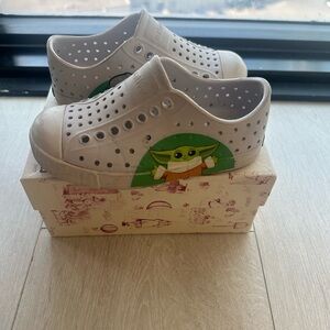 Native shoes size c8